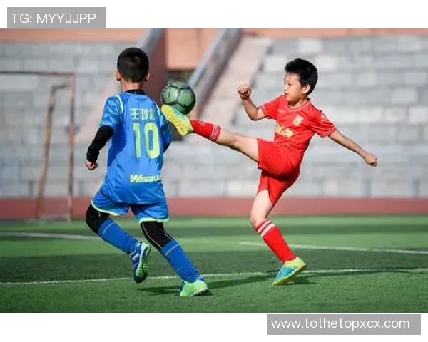 足球明星全身高清图片展示球场风采尽显魅力与激情